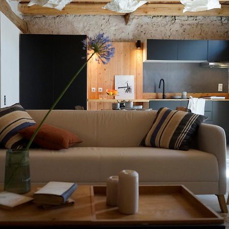 Can Tat, Loft In A Old Coach House Sant Jordi Desvalls ภายนอก รูปภาพ
