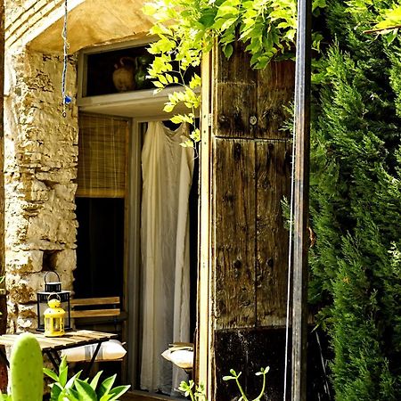 Can Tat, Loft In A Old Coach House Sant Jordi Desvalls ภายนอก รูปภาพ