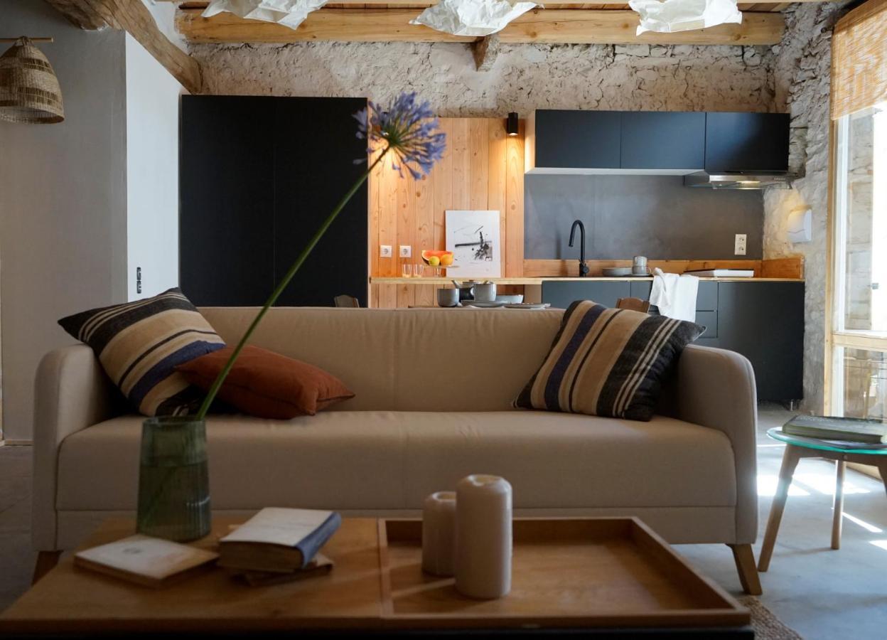 Can Tat, Loft In A Old Coach House Sant Jordi Desvalls ภายนอก รูปภาพ