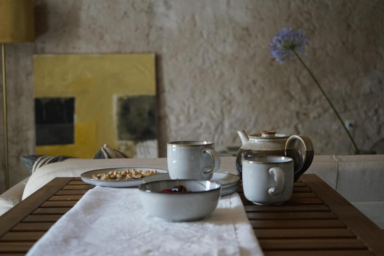 Can Tat, Loft In A Old Coach House Sant Jordi Desvalls ภายนอก รูปภาพ