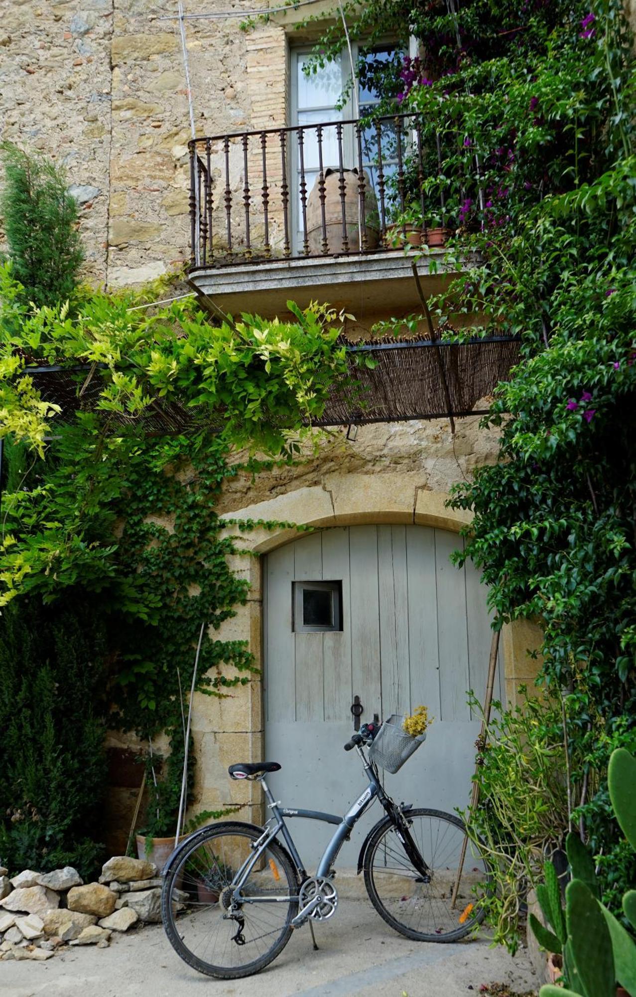 Can Tat, Loft In A Old Coach House Sant Jordi Desvalls ภายนอก รูปภาพ