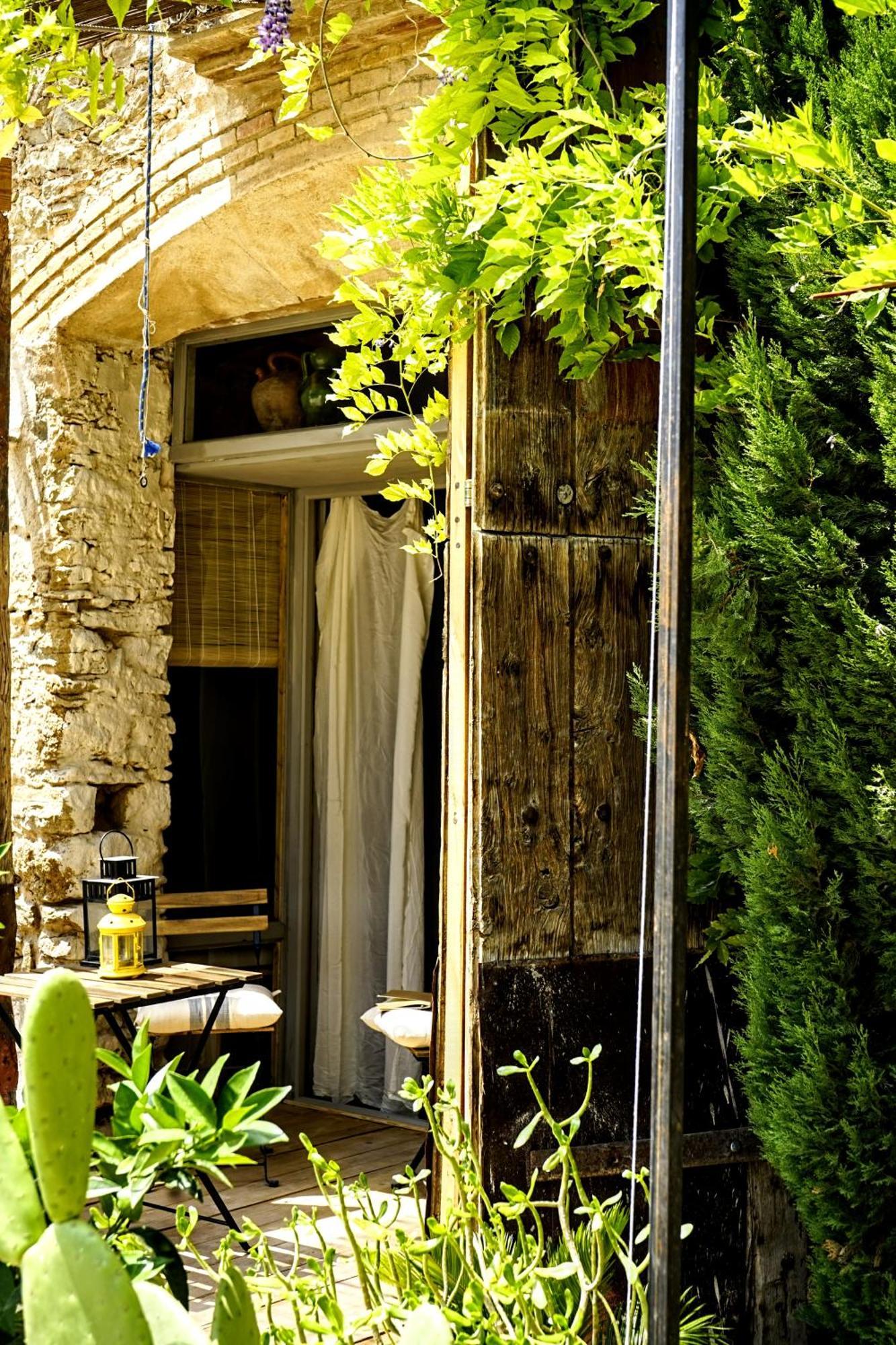 Can Tat, Loft In A Old Coach House Sant Jordi Desvalls ภายนอก รูปภาพ