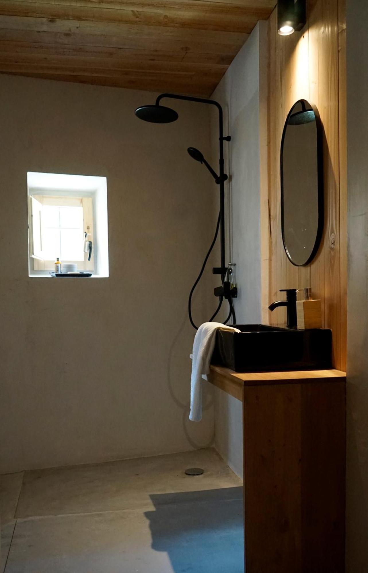 Can Tat, Loft In A Old Coach House Sant Jordi Desvalls ภายนอก รูปภาพ