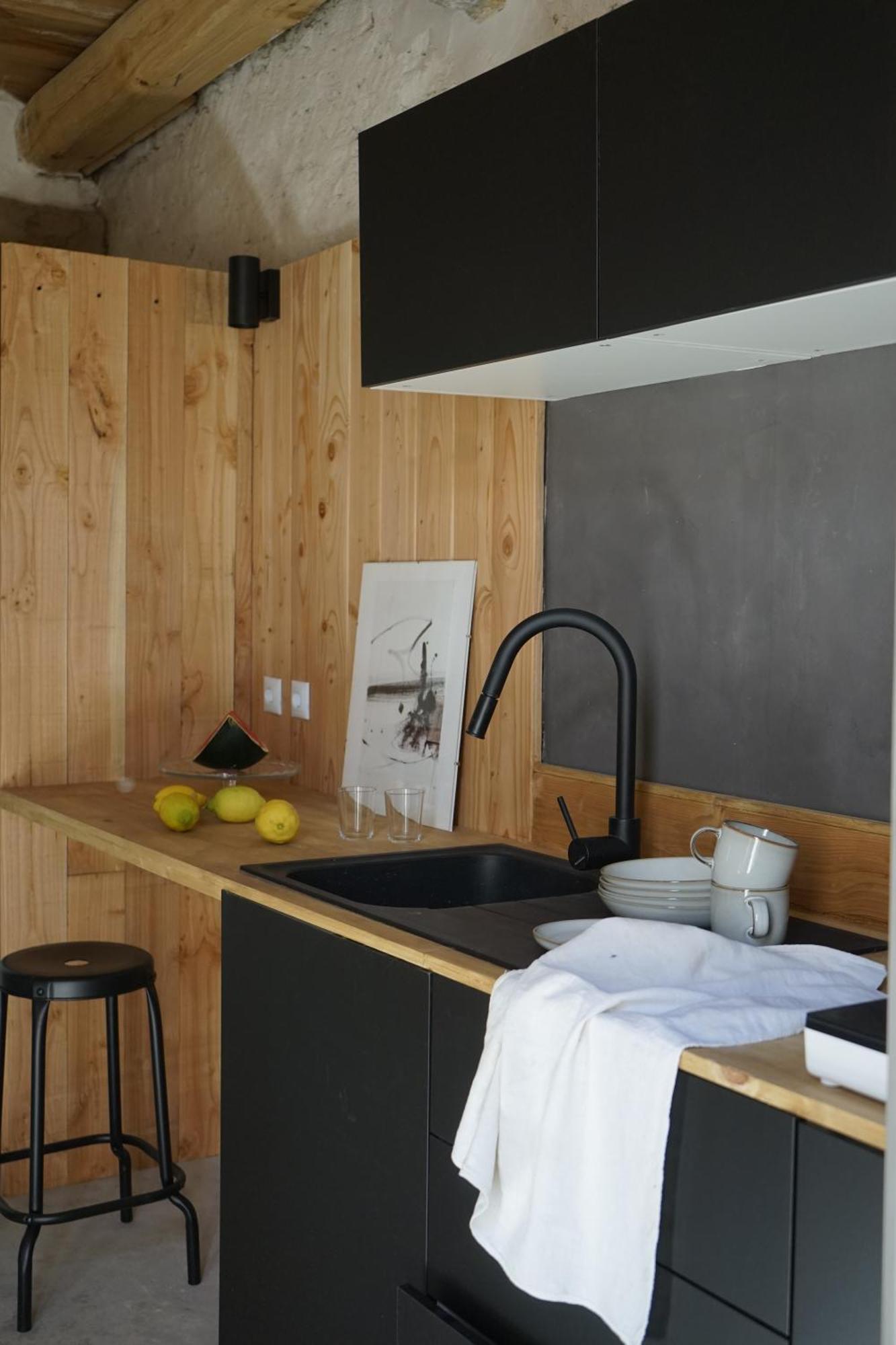 Can Tat, Loft In A Old Coach House Sant Jordi Desvalls ภายนอก รูปภาพ